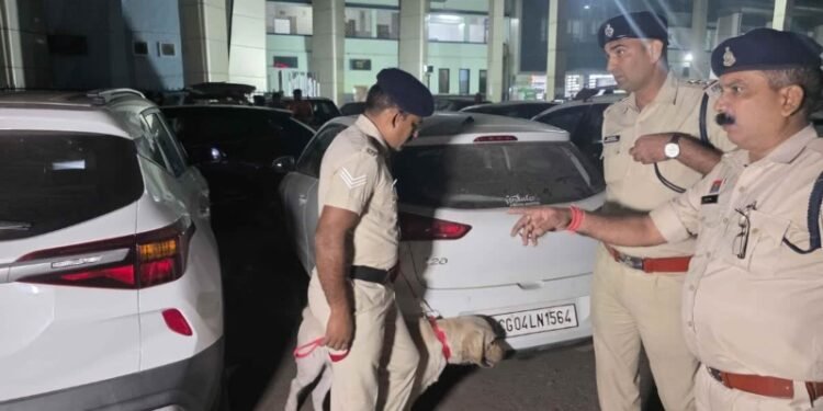 दिल्ली में ब्लास्ट छत्तीसगढ़ में हाई अलर्ट, कई बड़े शहरों में चेकिंग शुरू