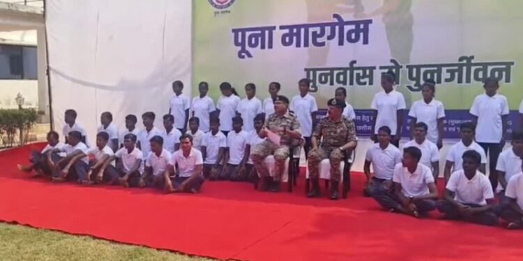 हिड़मा के मारे जाने के बाद बड़ा असर: 41 माओवादियों ने डाले हथियार, 1 करोड़ से अधिक का था ईनाम