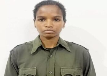 17 लाख की ईनामी हार्डकोर महिला नक्सली कमला सोडी ने किया सरेंडर, 12 घंटे पैदल चलकर खुद पहुंची पुलिस के पास