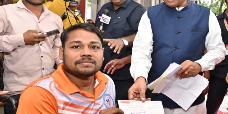 दिव्यांग खिलाड़ी की सीएम साय ने तत्काल सुनी फरियाद, 90 हजार किए स्वीकृत
