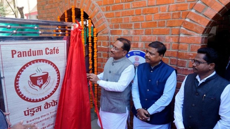 नक्सल प्रभावित युवाओं के पुनर्वास की नई मिसाल, मुख्यमंत्री विष्णु देव साय ने किया पंडुम कैफ़े’ का शुभारंभ
