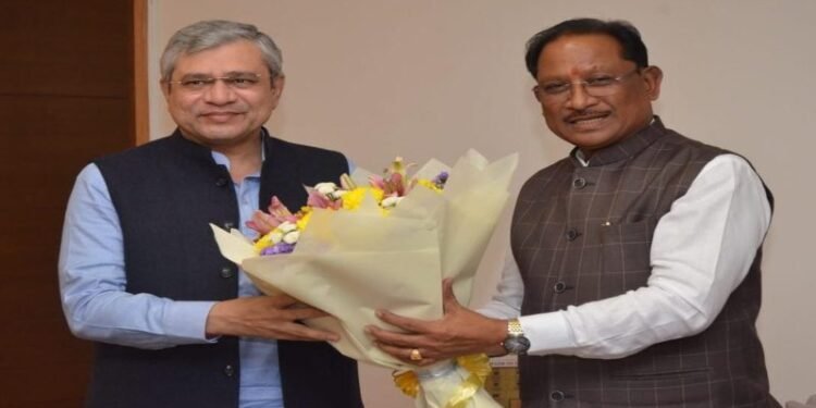 रेल कनेक्टिविटी को लेकर बड़ी पहल: CM साय ने केंद्रीय रेल मंत्री से की मुलाकात