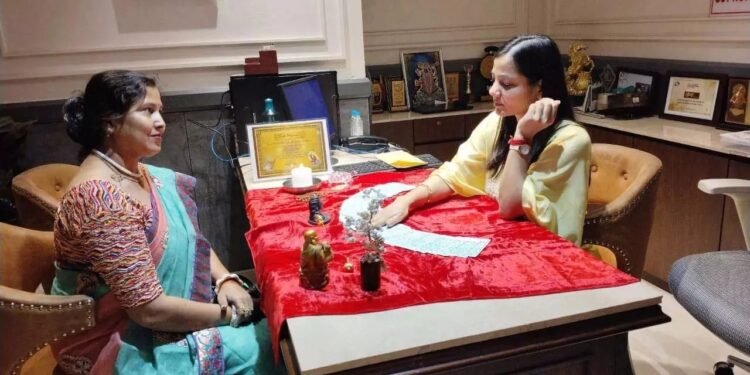 हैदराबाद की प्रसिद्ध टैरो कार्ड रीडर आरती आएंगी रायपुर, सही निर्णय लेने व जीवन यात्रा में आगे बढ़ने की देंगी टिप्स