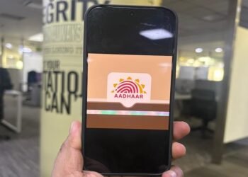 UIDAI लाएगा नया आधार कार्ड: सिर्फ फोटो और QR कोड, नहीं होगी निजी जानकारी