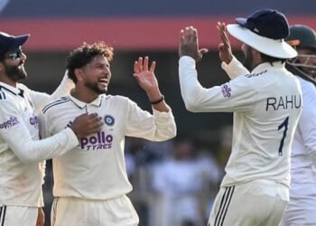 गुवाहाटी टेस्ट: कुलदीप का कहर! पहले दिन साउथ अफ्रीका के 6 विकेट गिरे