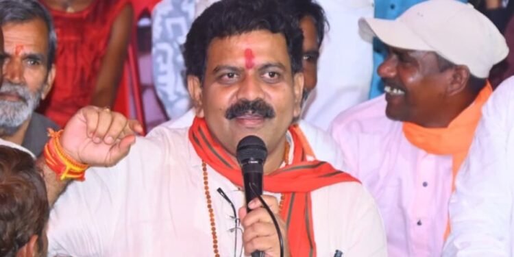 सुकमा में बड़ी सफलता की आहट: टॉप नक्सली बारसे देवा के आत्मसमर्पण की चर्चा तेज, गृह मंत्री ने किया पुनर्वास केंद्र का दौरा