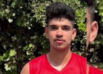 प्रैक्टिस के दौरान नेशनल बास्केटबॉल खिलाड़ी के सीने पर टूटकर गिरा पोल, मौत, देखें वीडियो