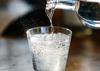 मिनरल वॉटर के नाम पर आप पी रहे जहर! ये कंपनी आपके स्वास्थ्य से कर रही खिलवाड़