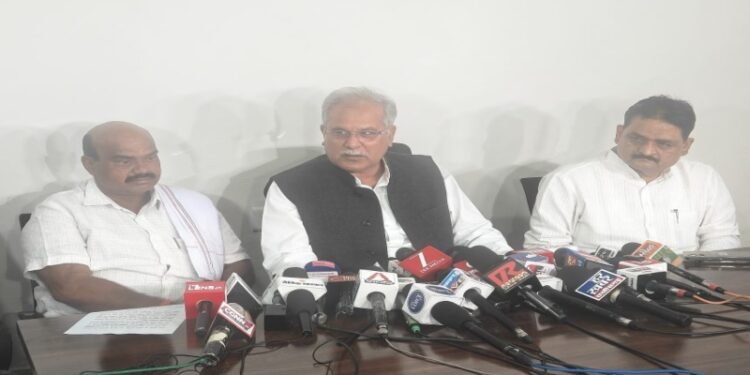 पूर्व सीएम बघेल का बड़ा दावा, कहा- सरकार धान खरीदी को लेकर गंभीर नहीं, 15 नवंबर से खरीदी शुरू होना असंभव