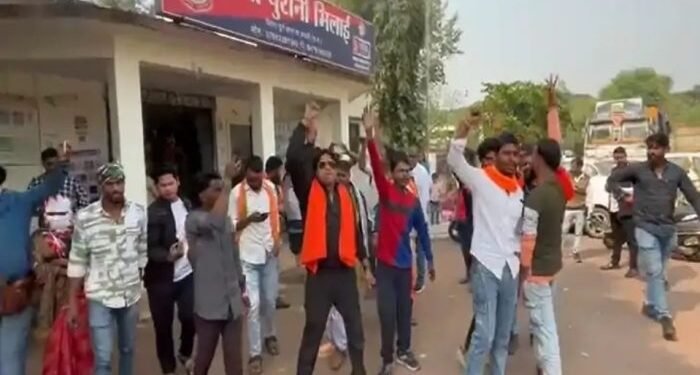 CG NEWS: पुलिस कांस्टेबल ने बेटे को जेल से छुड़ाने माँ से रखी सेक्स की डिमांड, एसएसपी ने किया सस्पेंड