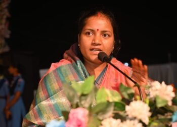 अधिकारियों के रवैये पर भड़कीं मंत्री लक्ष्मी राजवाड़े, कहा- यहां के कर्मचारी उत्पात मचाए हुए हैं