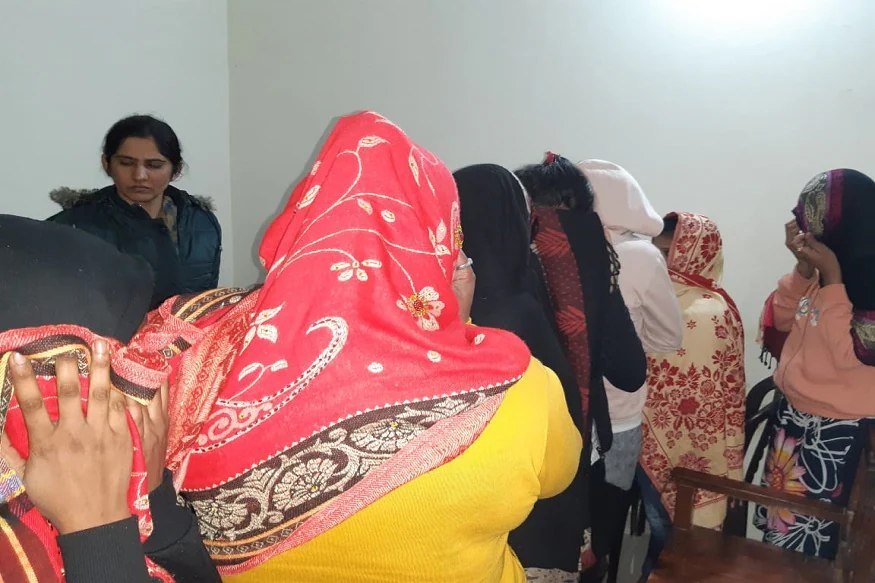 CG SEX RACKET: मसाज की आड़ में चला रहे थे जिस्मफरोशी का धंधा, पुलिस ने पति-पत्नी समेत 3 को किया गिरफ्तार