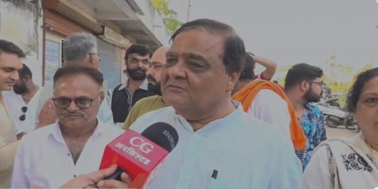 सिंधी समाज ने दिया 72 घंटों का अल्टीमेटम, अमित बघेल की हो गिरफ़्तारी, नहीं तो होगा बड़ा आंदोलन