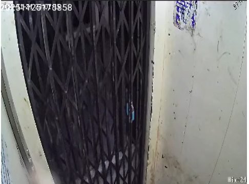 रायपुर DD नगर में लिफ्ट हादसा: सातवीं मंजिल से बेकाबू होकर गिरी, देखें वीडियो