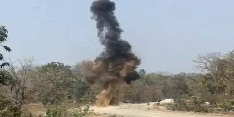 ब्रेकिंग न्यूज- नक्सलियों ने किया IED ब्लास्ट, CRPF का जवान घायल