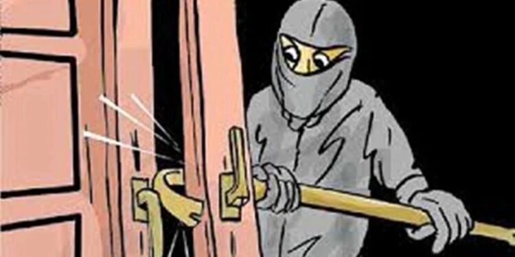 CG NEWS: अनोखी चोरी! भूखे चोर ने पहले खाना खाया और फिर उड़ा ले गया लाखों के जेवर