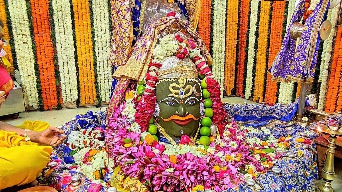महाकाल मंदिर में भारी फूलों की माला पर बैन, इस दिन से प्रतिबंध लागू