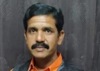 CG NEWS: पूर्व सरपंच की धारदार हथियार से हत्या, खून से लथपथ मिला शव