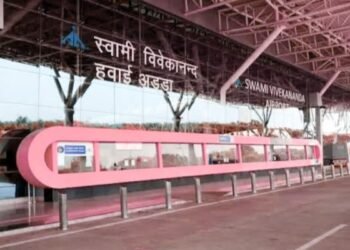 इंडिगो फ्लाइट्स कैंसिलेशन से रायपुर में अटका सफर, एयरपोर्ट पर यात्रियों का गुस्सा फूटा