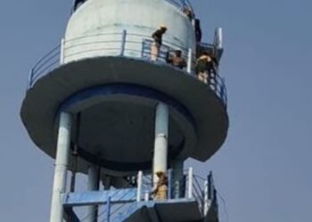 CG NEWS: नशे की हालत में युवक ने किया हंगामा, 60 फीट ऊंची पानी टंकी पर चढ़ा, देखें वीडियो