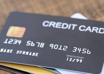 क्रेडिट कार्ड यूजर्स के लिए बड़ा झटका, नए साल से घटेंगे फायदे, बढ़ेंगे शुल्क; ऑनलाइन गेमिंग और रिवॉर्ड्स में भी बदलाव