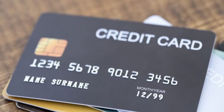 क्रेडिट कार्ड यूजर्स के लिए बड़ा झटका, नए साल से घटेंगे फायदे, बढ़ेंगे शुल्क; ऑनलाइन गेमिंग और रिवॉर्ड्स में भी बदलाव