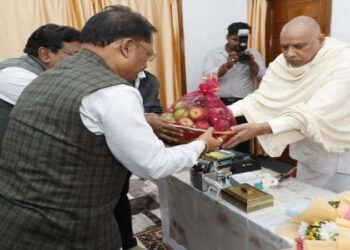 मुख्यमंत्री विष्णु देव साय ने अघोर गुरुपीठ में की पूजा-अर्चना, प्रदेश की सुख-समृद्धि के लिए की प्रार्थना