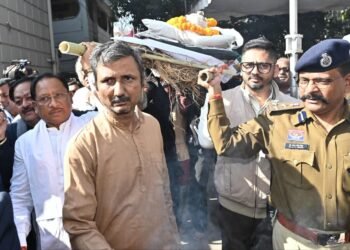 विनोद कुमार शुक्ल को मुख्यमंत्री विष्णु देव साय ने दी भावभीनी अंतिम श्रद्धांजलि