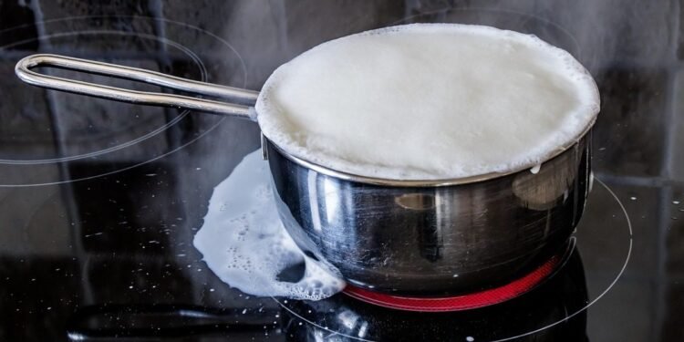 Vastu Tips: सुबह-सुबह हाथ से इन 4 चीजों का गिरना अशुभ, बड़ी मुसीबत आने का हैं संकेत