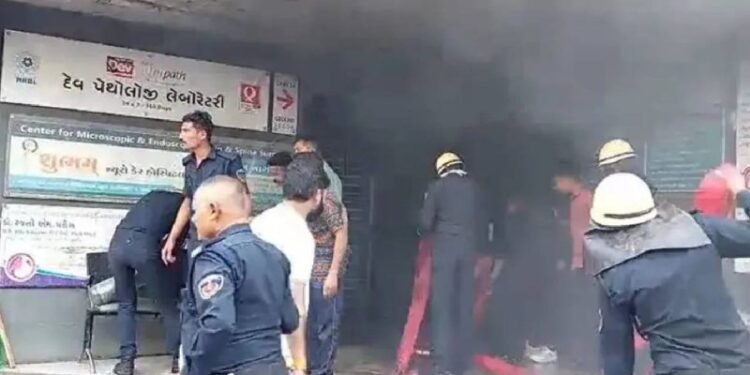 VIDEO- भावनगर में कॉम्प्लेक्स में आग: अस्पतालों में फंसे मरीजों को समय रहते निकाला, कोई हताहत नहीं