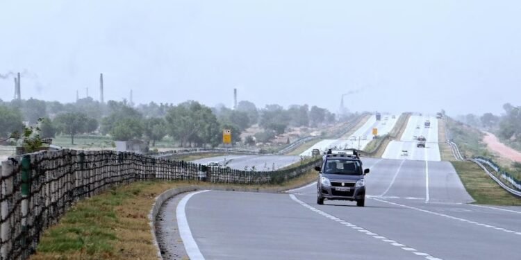 हाईवे पर आगे… जानवर, कोहरा या खतरनाक मोड़! ‘एक्सीडेंट प्रोन’ एरिया से पहले मोबाइल पर मिलेगा अलर्ट