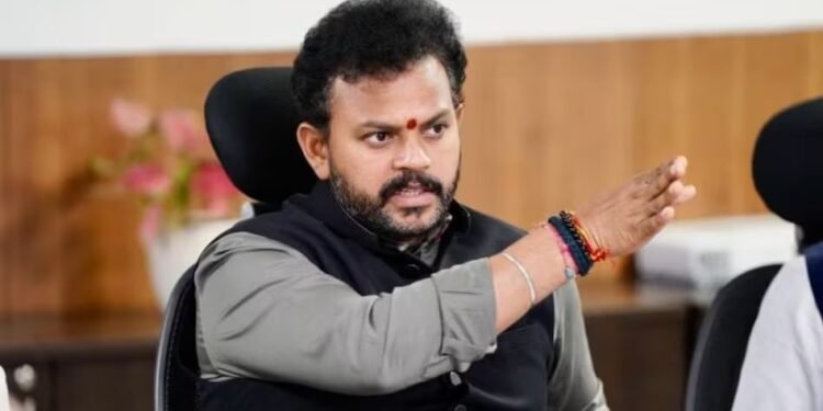 उड़ानों की गड़बड़ी के बीच एयरलाइंस किराए पर पाबंदी, MoCA ने लिया सख्त कदम