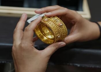 सोने-चांदी की कीमतों ने फिर लगाई आग, सोना 1.24 लाख और चांदी 2.09 लाख प्रति किलो पहुंची