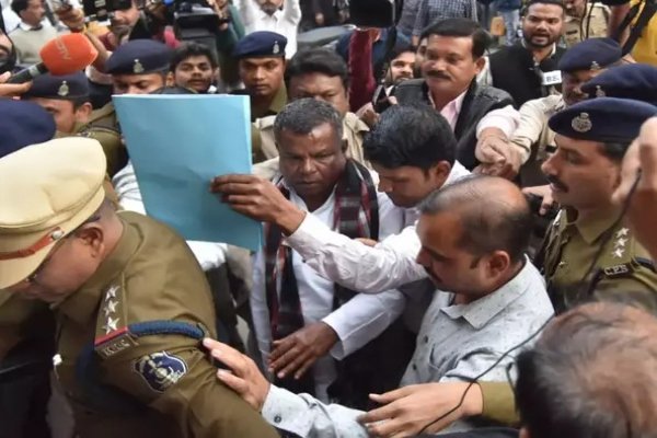 CG NEWS: 11 महीने बाद जेल से कोर्ट पेशी में पहुंचे लखमा, बोले- बीपी, शुगर और हार्ट की बीमारी के बावजूद इलाज नहीं