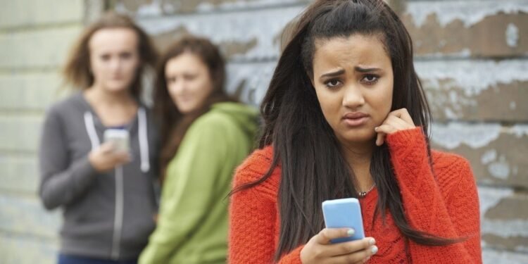 सोशल मीडिया पर बैन; आज से 16 साल से कम उम्र के बच्चे नहीं चला सकेंगे फेसबुक-इंस्टाग्राम