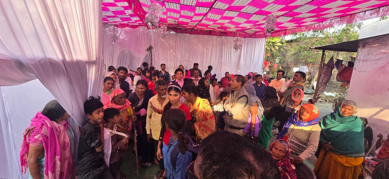 CG NEWS: मंदिर परिसर में क्रिसमस पार्टी को लेकर बवाल, नॉनवेज परोसने का आरोप