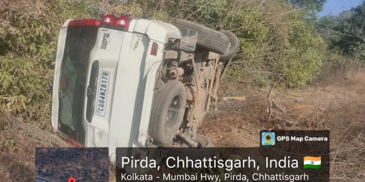 CG NEWS: पर्यटन मंत्री राजेश अग्रवाल के काफिले की गाड़ी पलटी, CAF जवान घायल