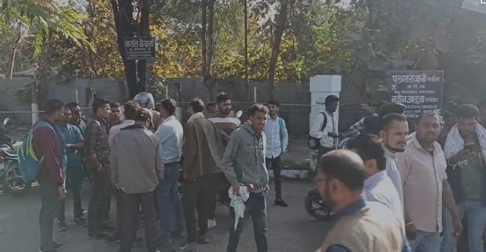 बिलासपुर ब्रेकिंग: आरक्षक भर्ती परिणाम पर अभ्यर्थियों का हंगामा, हाईकोर्ट जाने की तैयारी