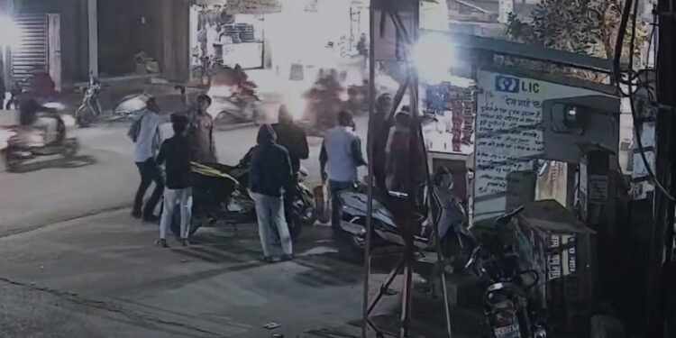 CG NEWS: सुंदर नगर में पहाड़ी तालाब पर गैंगवार, देखें वीडियो