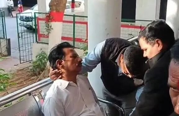 CG NEWS: शिक्षा मंत्री की फटकार से बीईओ बेहोश, अस्पताल में भर्ती