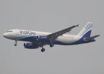 तकनीकी खामियों और क्रू की कमी से इंडिगो की 200 उड़ानें रद्द, हजारों यात्री प्रभावित