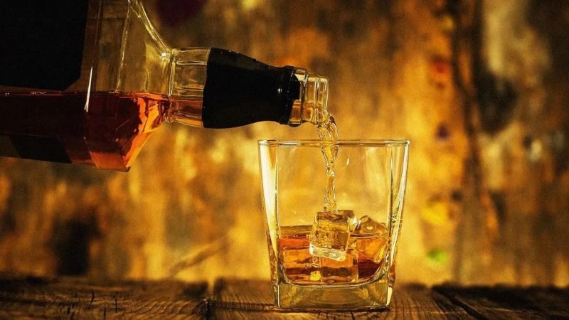 शराब के साथ सबसे ज्यादा इस्तेमाल होता है यह चखना, 6 लाख करोड़ का है कारोबार