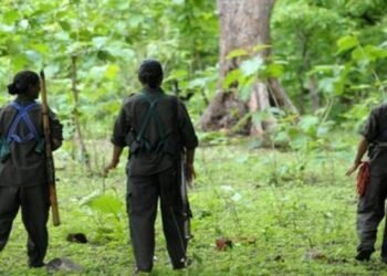 बीजापुर–दंतेवाड़ा बॉर्डर पर भीषण मुठभेड़: 5 नक्सली ढेर, 1 जवान शहीद, दोनों तरफ से रुक-रुककर फायरिंग जारी