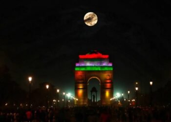 आज रात जरूर देखें पूनम का चांद, इस साल आखिरी बार दिखेगा ये नजारा