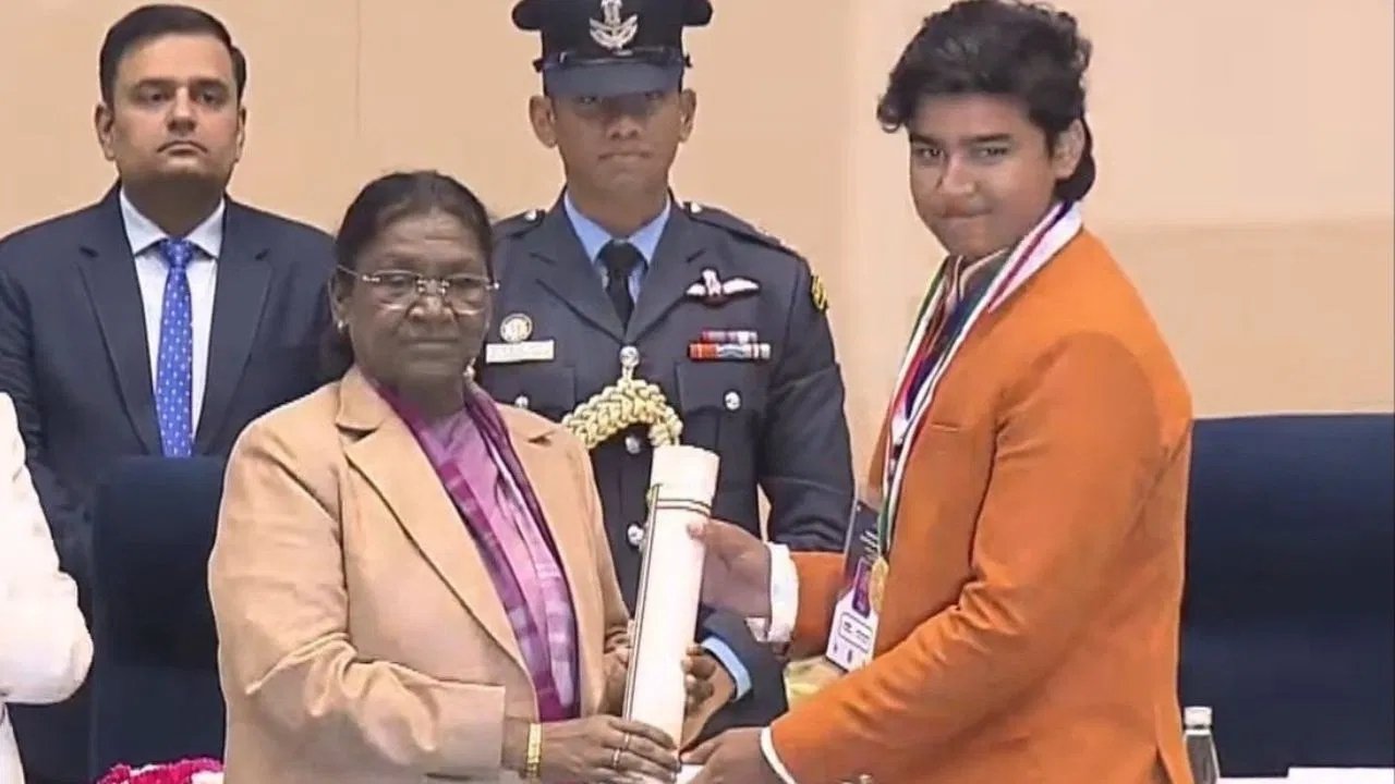 क्रिकेट स्टार वैभव सूर्यवंशी को मिला देश का सबसे बड़ा बाल पुरस्कार, राष्ट्रपति ने किया सम्मानित
