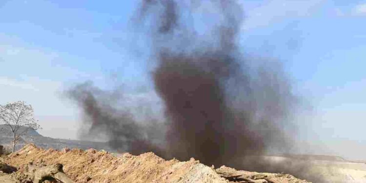 CG SECL Mine Blasting Accident: SECL खदान में भारी ब्लास्टिंग ने ली ग्रामीण की जान, सिर पर पत्थर लगने से मौके पर मौत, बवाल