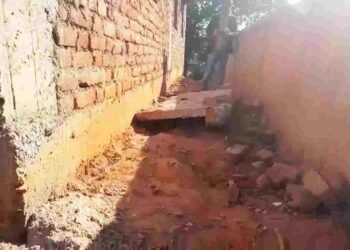 Balrampur News: बलरामपुर में निर्माणाधीन आंगनबाड़ी का छज्जा गिरा, छठी कक्षा के छात्र की दर्दनाक मौत