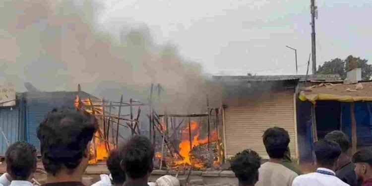 नया रायपुर में भीषण अग्निकांड: सेक्टर-28 मिनी मार्केट की 9 दुकानें जलकर खाक, VIDEO