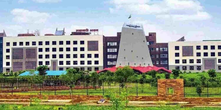 CG NEWS: 4 IAS अफसरों को मिला प्रमोशन का तोहफा, रानू साहू और उनके पति जेपी मौर्या को लगा बड़ा झटका