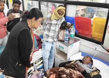 CG NEWS: धान का टोकन न कटने से परेशान आदिवासी किसान ने खाया जहर, तहसीलदार को नोटिस, पटवारी निलंबित